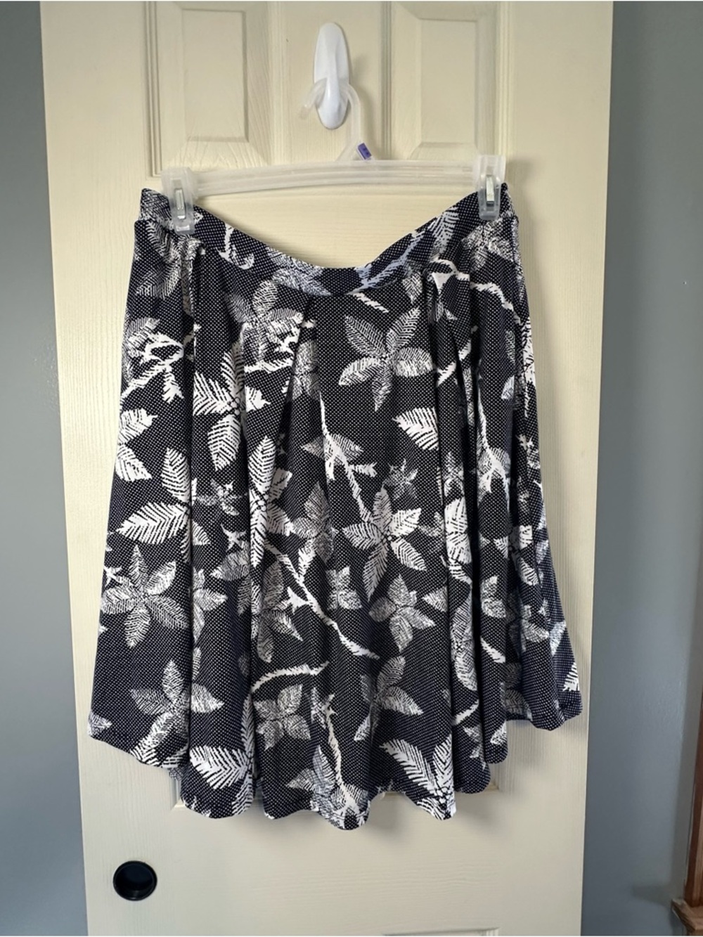 LuLaRoe Black & White Floral Circle Skirt